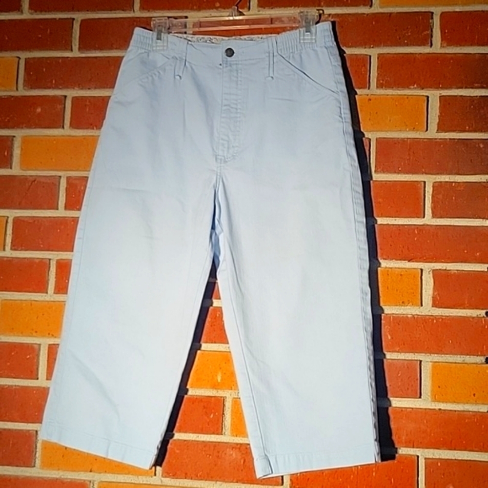 Lee At The Waist Woman's Baby Blue With Elastic Waist Capris Pants, Size: 10 M